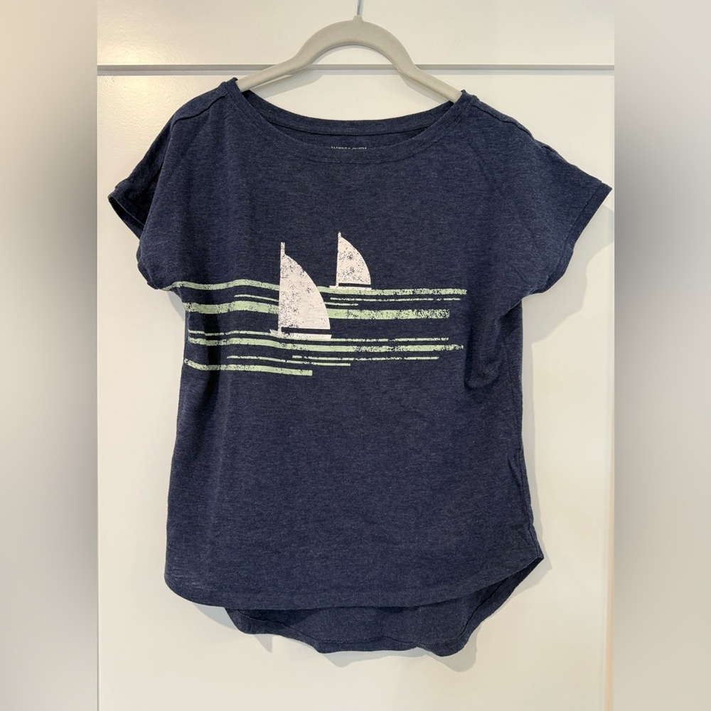 Women’s Jasmine & Ginger Navy Sailboat Short-Sleeve Graphic Tee / Casual Top
